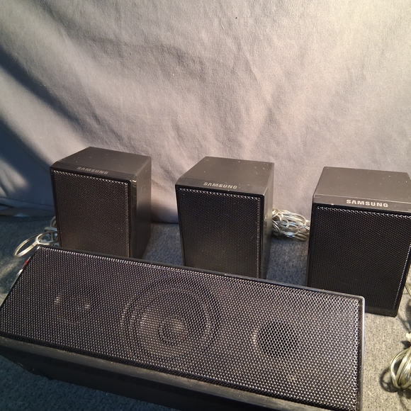 Samsung Black Surround Sound Speaker Set - Picture 1 of 11